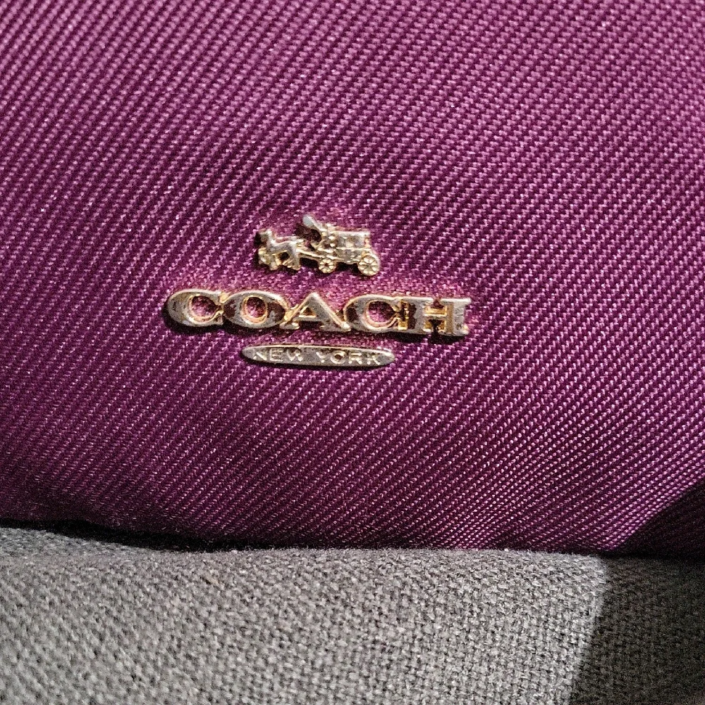 Vintage Coach Purple Crossbody Bag with Gold Hardware and Adjustable Straps - Picture 2 of 16